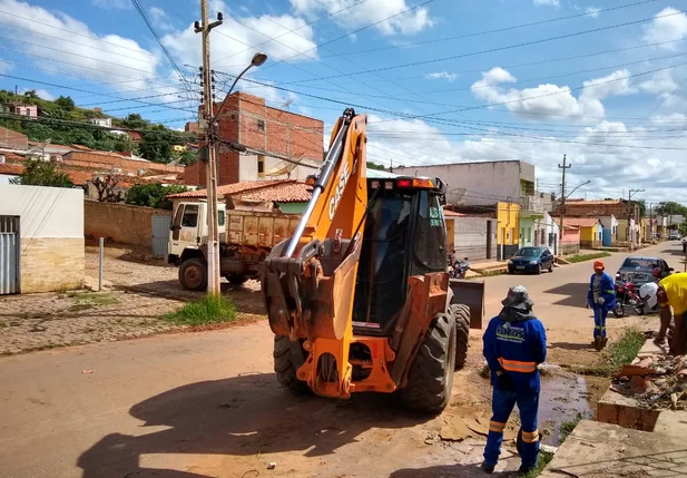 Secretaria de Serviços Públicos monta frente de limpeza em Picos