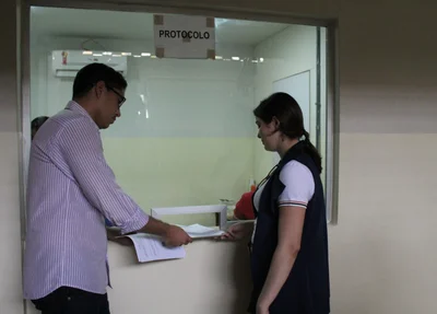 Representantes do Sindserm protocolando ofícios