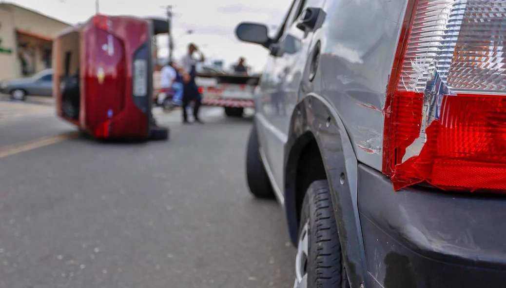 Acidente envolvendo Prisma e Fiat Uno