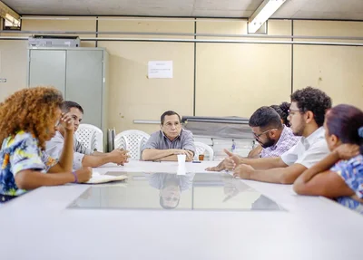 Os moradores se reuniram com o secretário na Prefeitura de Teresina