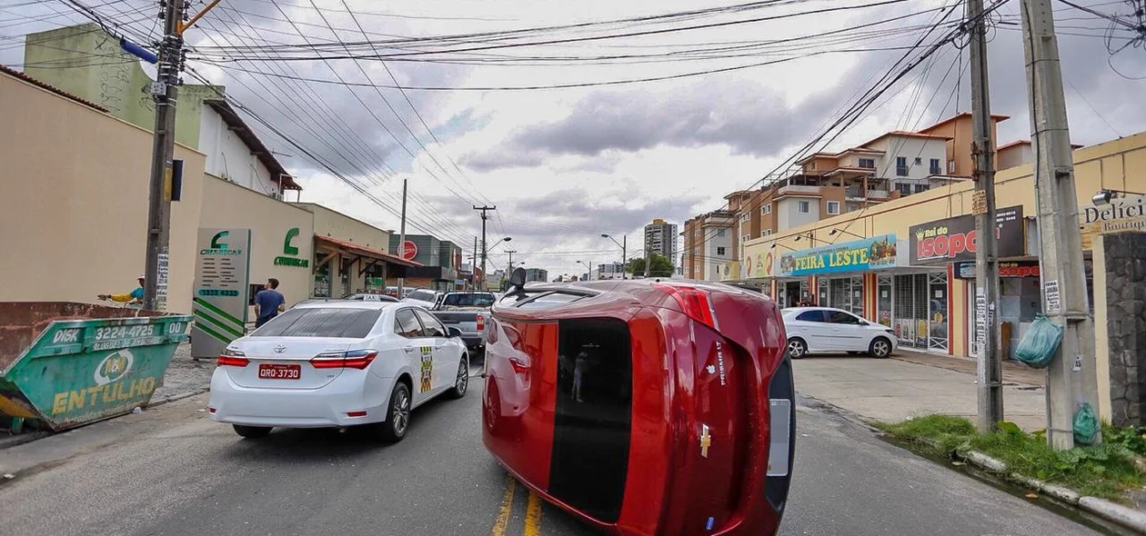 Prisma vermelho envolvido no acidente