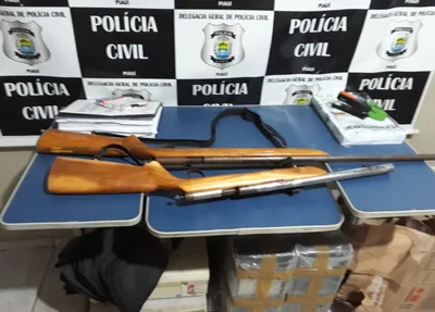 Os dois irmãos foram presos por posse ilegal de arma de fogo