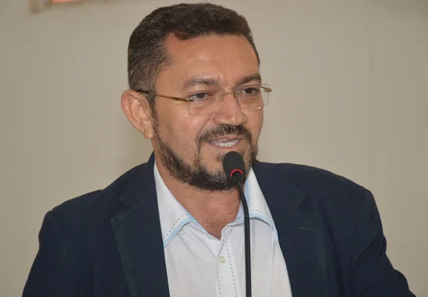 Padre Walmir exonera Coordenador de Comunicação