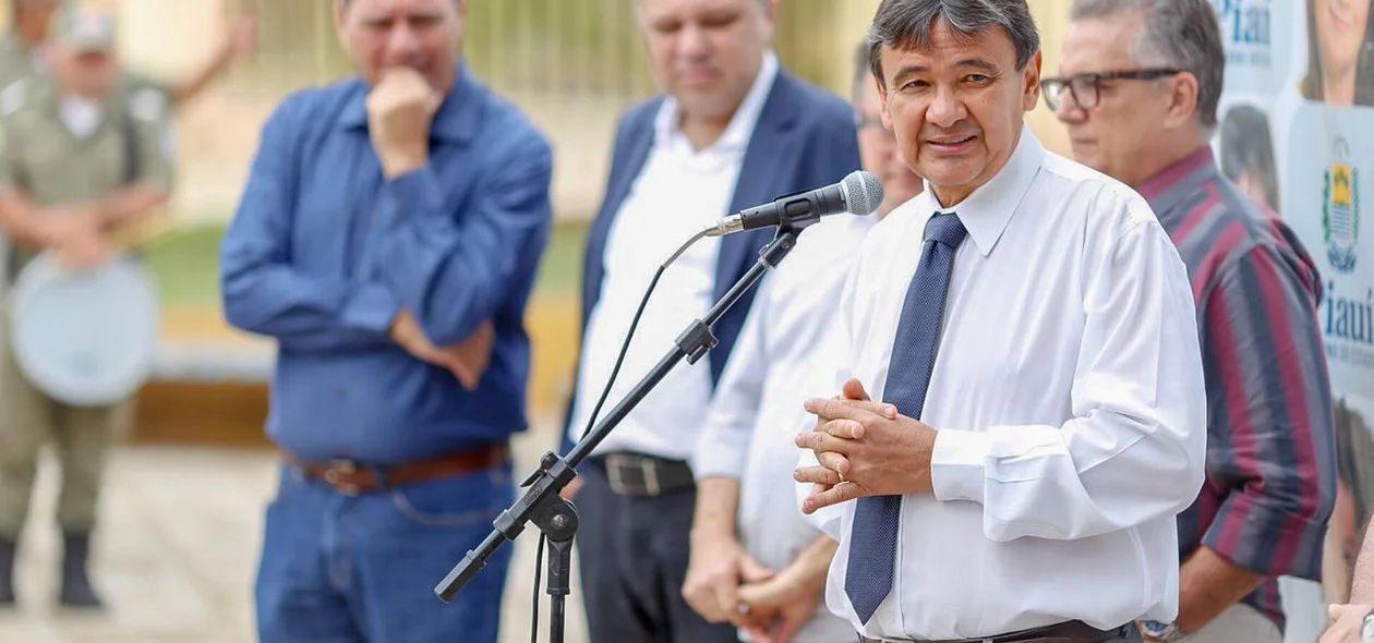 Governador Wellington Dias durante inauguração de academia na zona sul de Teresina