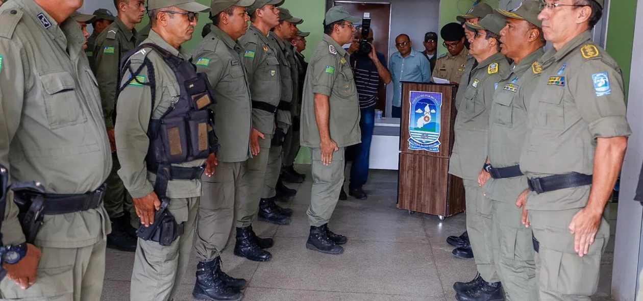 Policiais militares do 17º Batalhão da Polícia Militar