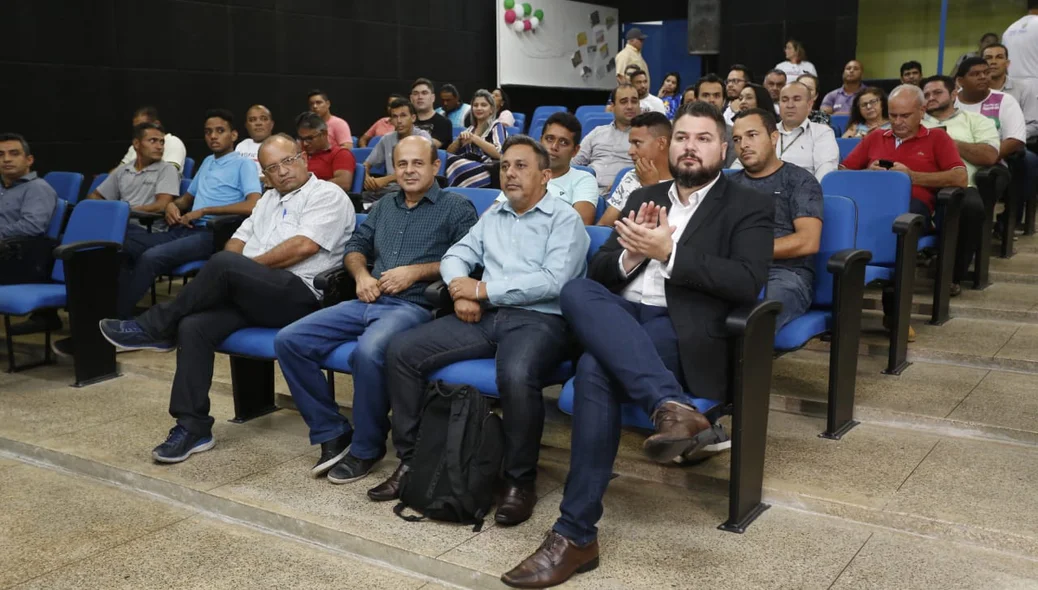 Público acompanha solenidade
