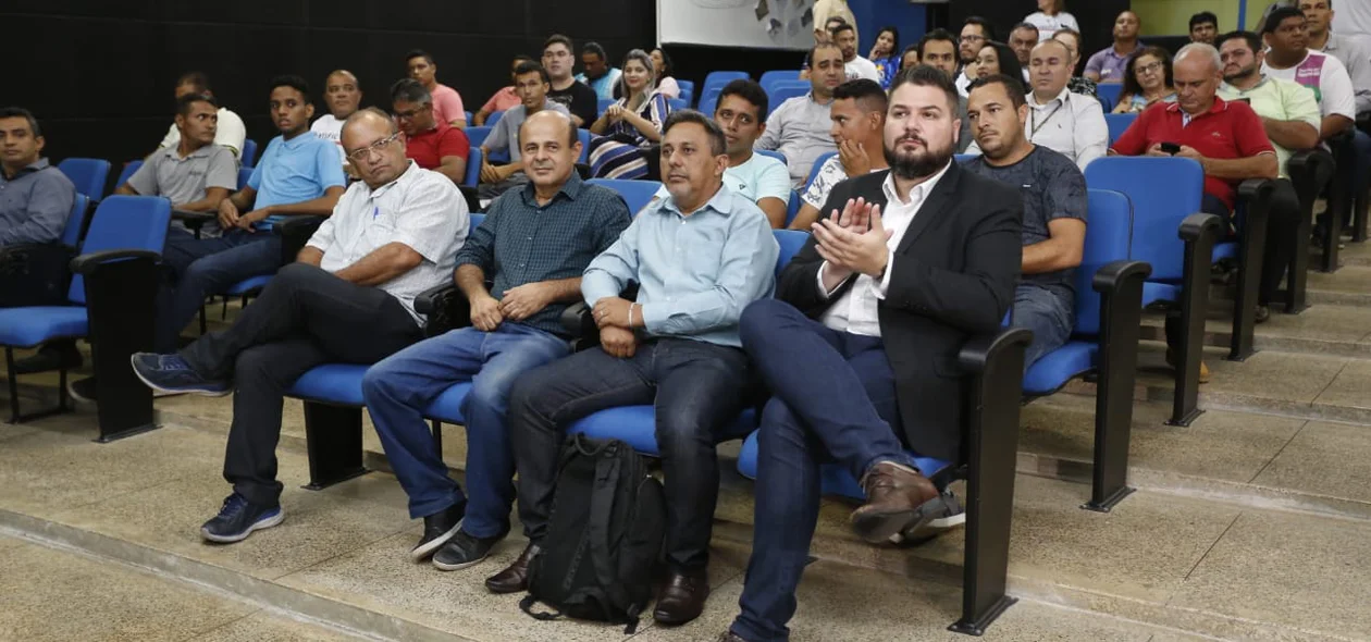 Público acompanha solenidade