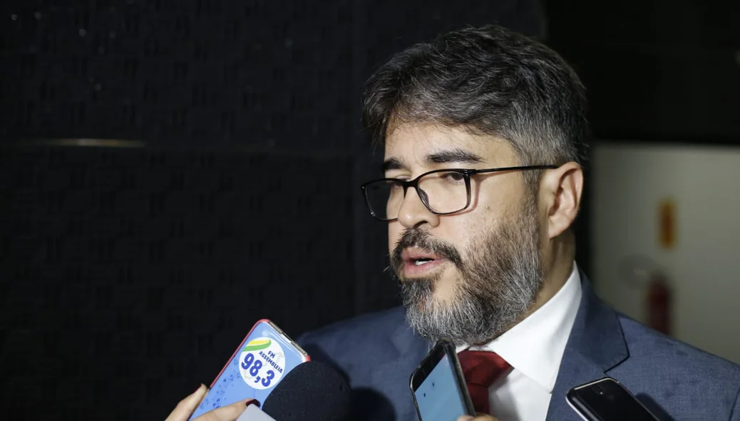 Secretário de Educação, Helder Jacobina
