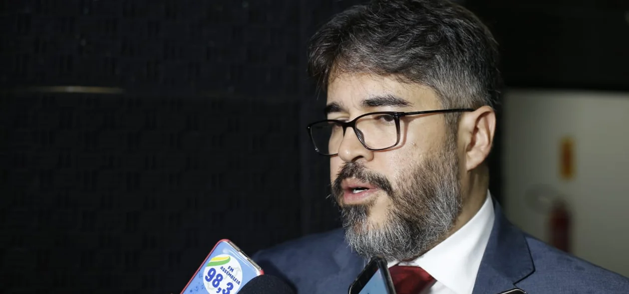 Secretário de Educação, Helder Jacobina