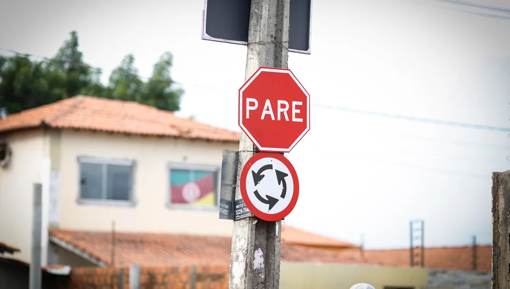 Sinalização no local 