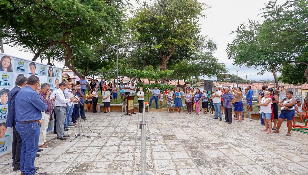 Solenidade de inauguração da academia ao ar livre da Vila Wall Ferraz