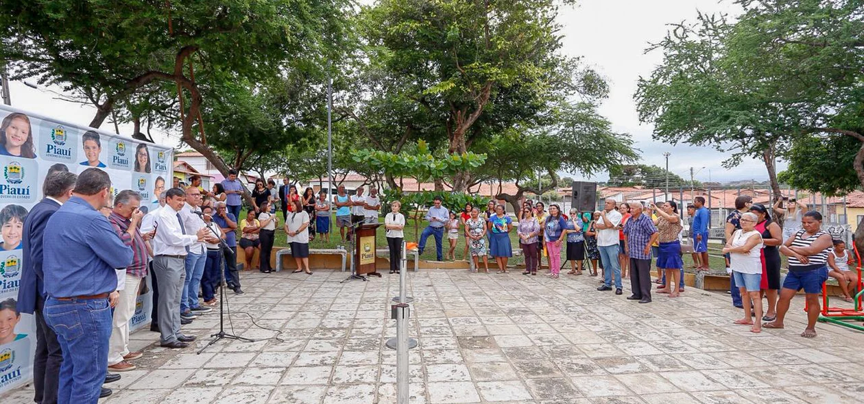 Solenidade de inauguração da academia ao ar livre da Vila Wall Ferraz