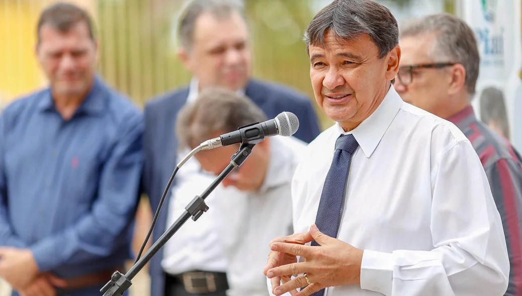Wellington Dias em solenidade de inauguração de academia ao ar livre em Teresina