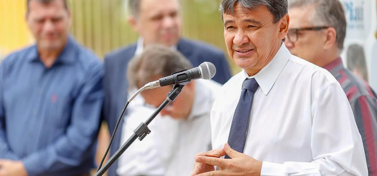 Wellington Dias em solenidade de inauguração de academia ao ar livre em Teresina