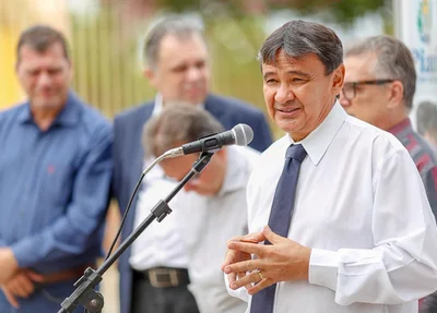 Wellington Dias em solenidade de inauguração de academia ao ar livre em Teresina