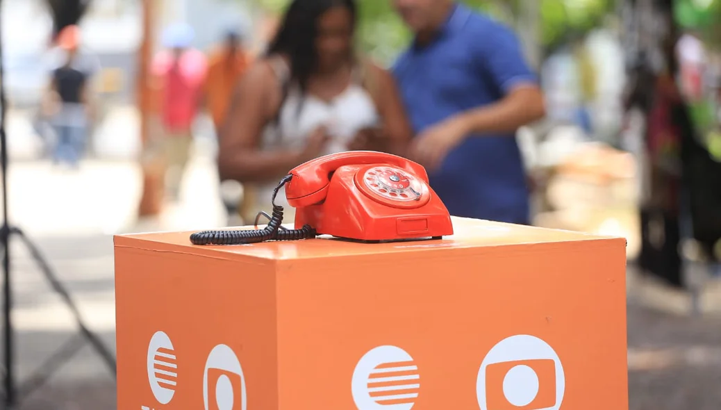 Big Fone interage o público no centro de Teresina