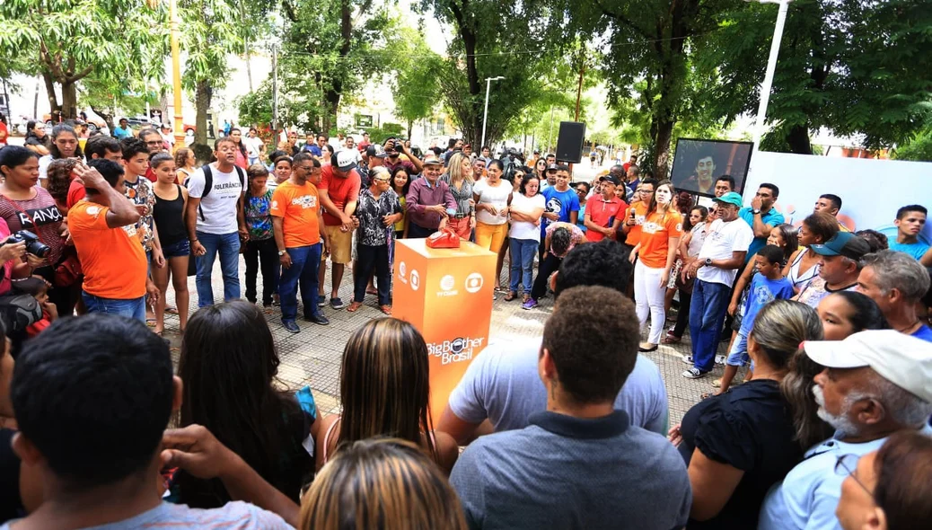 Evento atrai a atenção de várias pessoas 