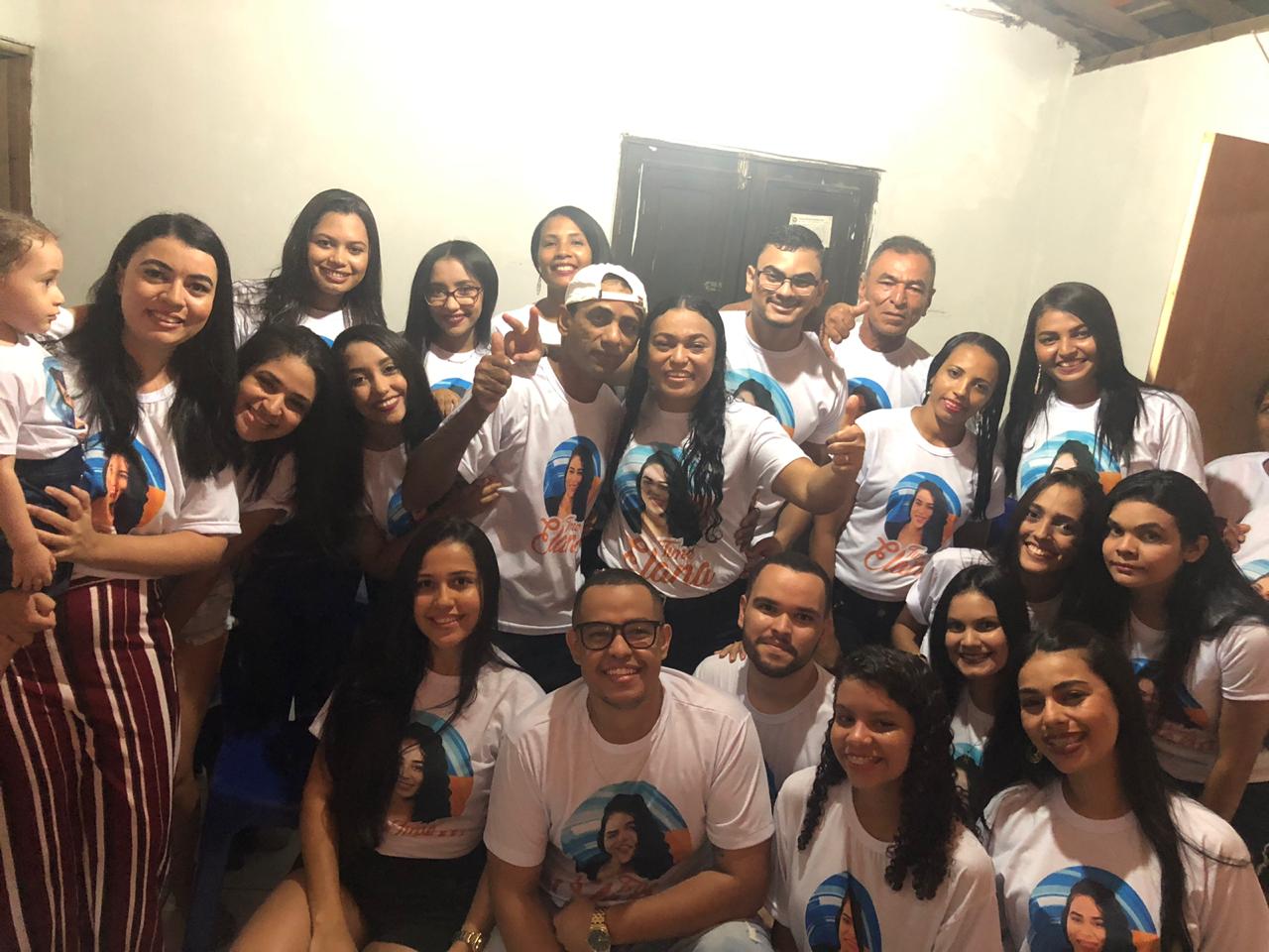 Familiares de Elana Valenária reunidos em Nazaré do Piauí