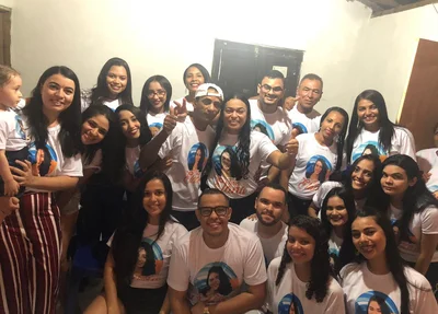 Familiares de Elana Valenária reunidos em Nazaré do Piauí