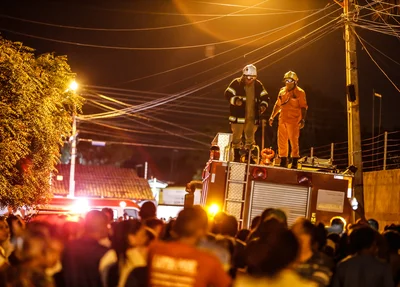 Bombeios retiraram o corpo que ficou preso no poste