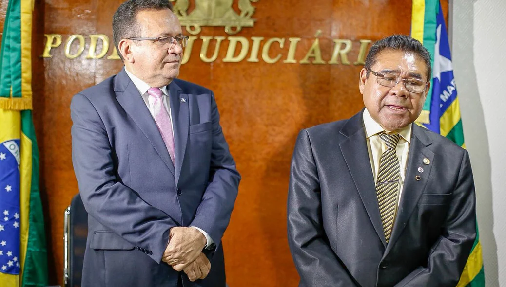 Desembargadores Sebastião Martins e José James durante solenidade no Tribunal de Justiça
