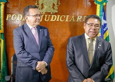 Desembargadores Sebastião Martins e José James durante solenidade no Tribunal de Justiça