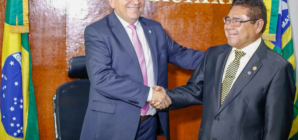 Desembargadores Sebastião Ribeiro Martins e José James em cerimônia no TJ