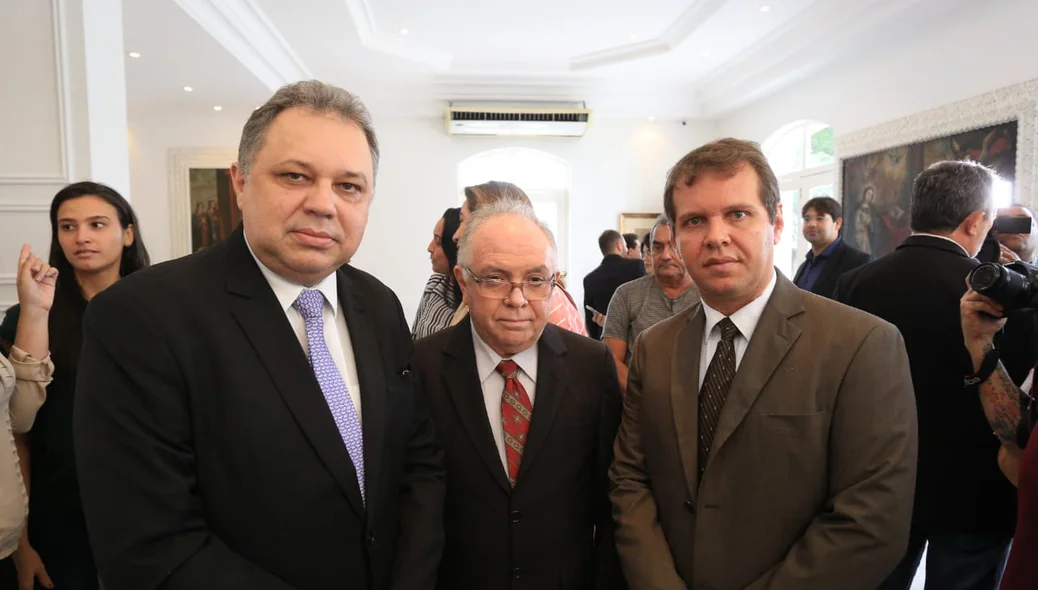 dos 92 médicos convocados, apenas 42 estavam aptos para a posse