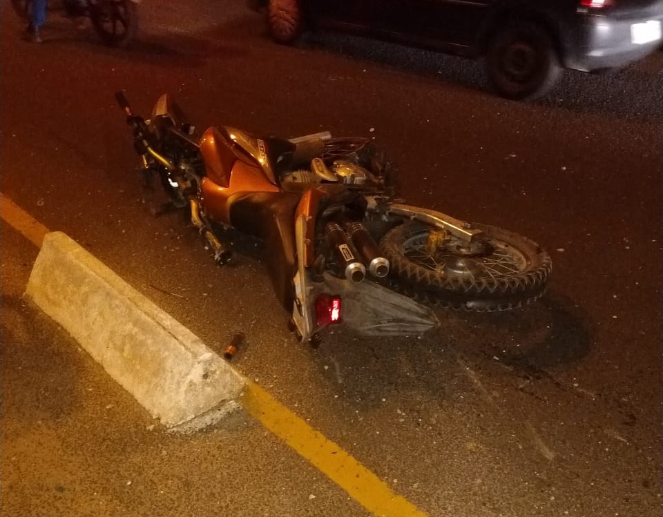 Motocicleta ficou no local