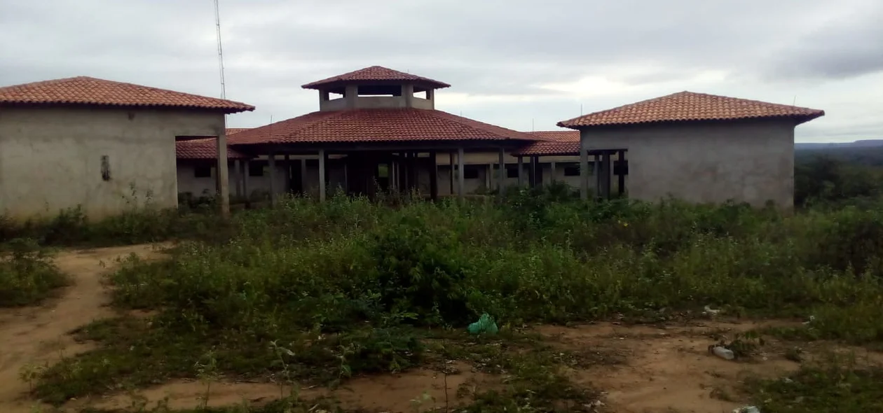 Escola também não foi concluída