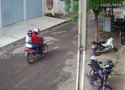 Os acusados foram flagrados por uma câmera de segurança