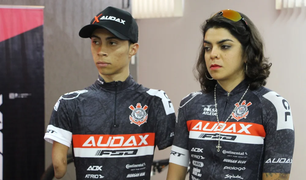 Bruno Paim e Raiza Goulão