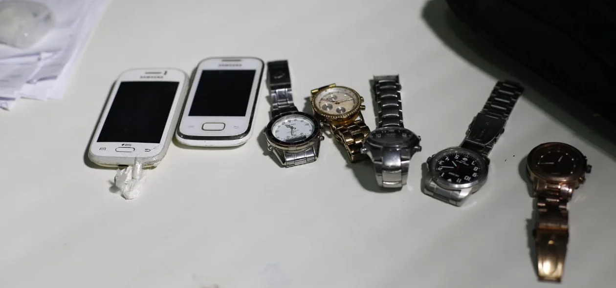 Celulares e relógios
