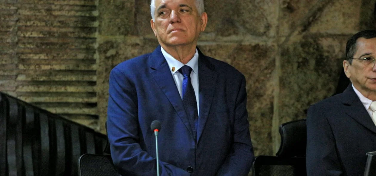 Presidente da Alepi, Themístocles Filho durante solenidade no TJ