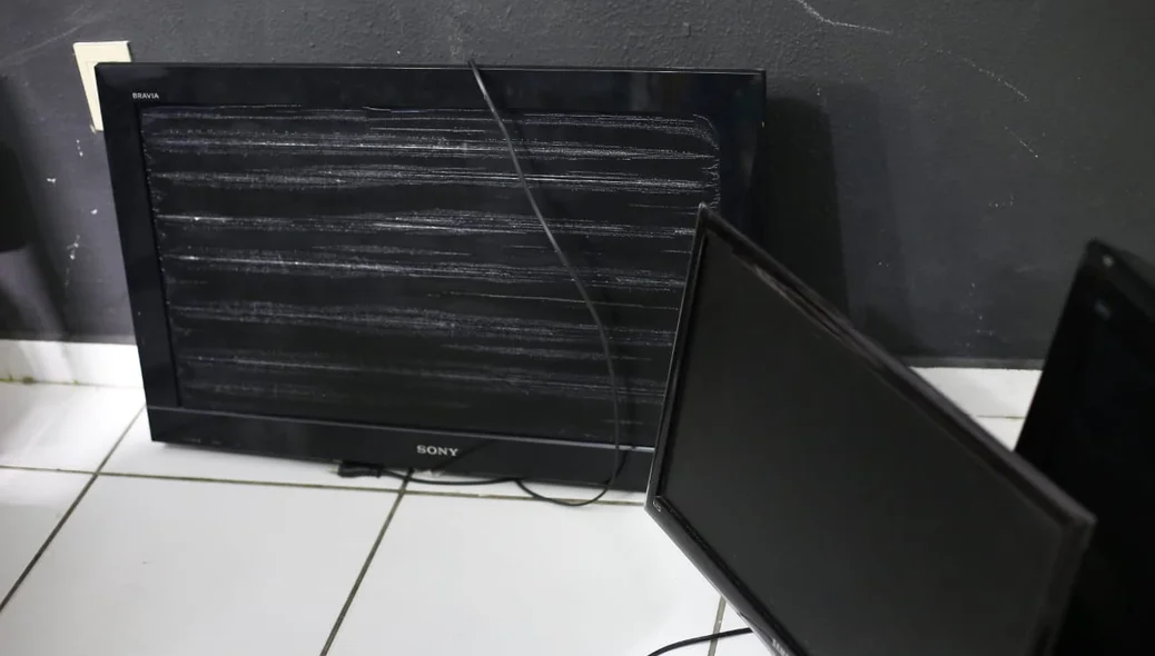 Televisores encontrados com Josenil