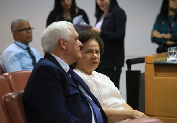 Themístocles Filho e Regina Sousa