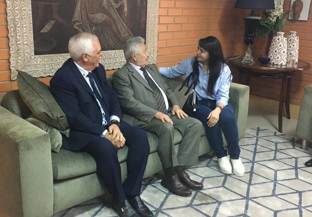 Themístocles Filho recebeu Elmano Férrer e Teresa Britto