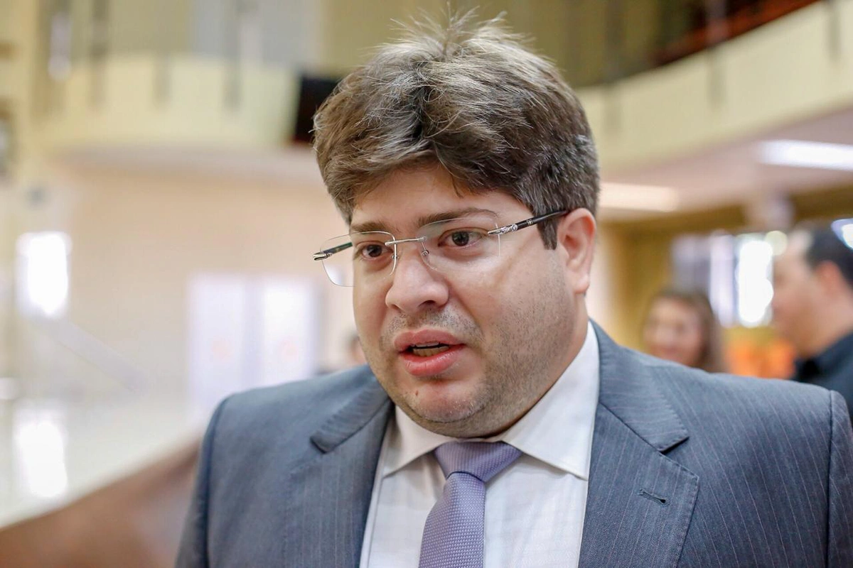 Thiago Férrer durante solenidade de posse no TRE