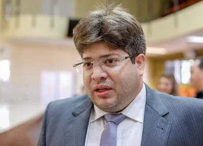 Thiago Férrer durante solenidade de posse no TRE