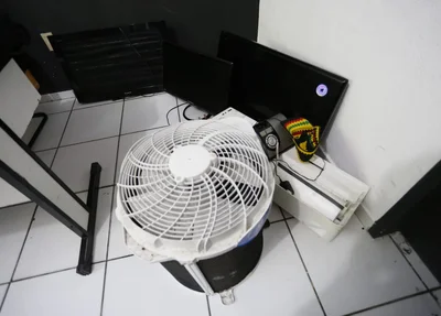 Ventilador e televisores recuperados