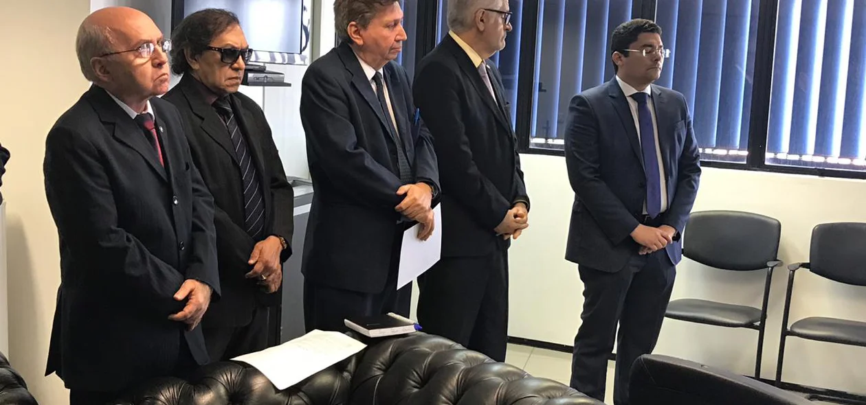 Autoridades presentes na solenidade do TRE