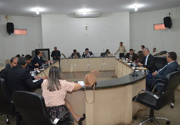 Câmara de Picos realiza sessões extraordinárias