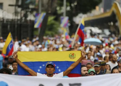Manifestantes marcham contra Maduro na Venezuela