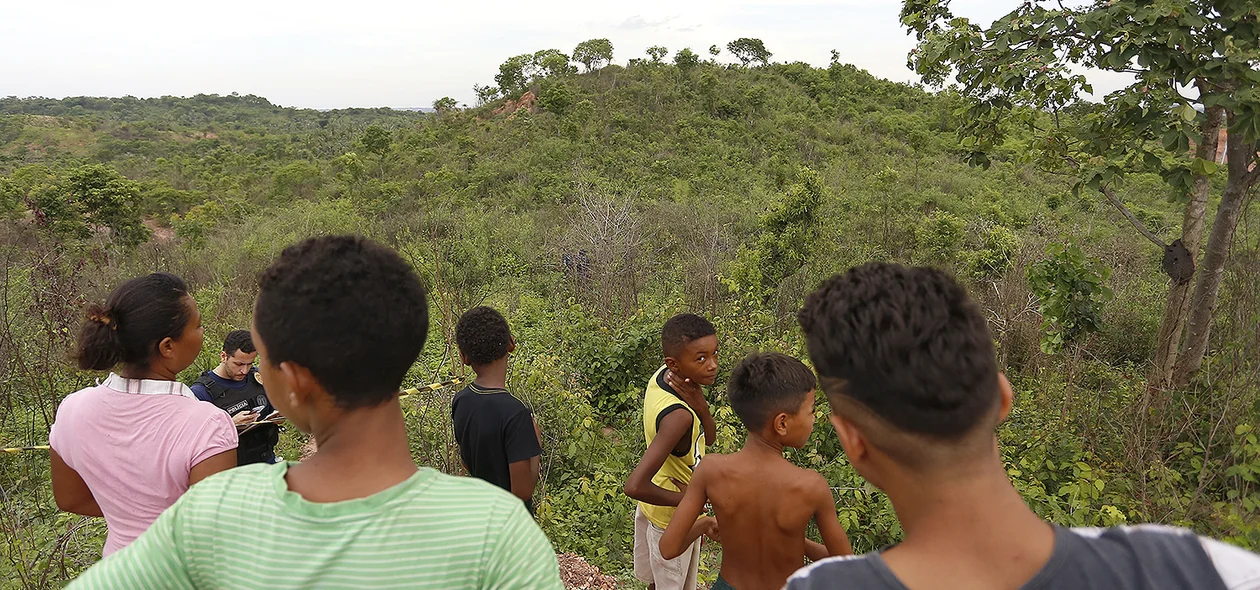 Populares onde o corpo foi encontrado 