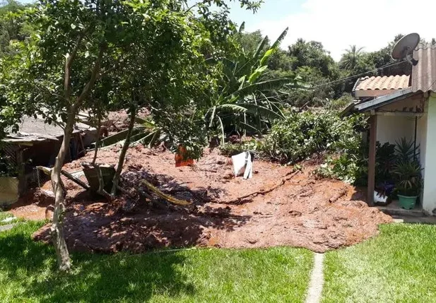 Barragem de rejeitos se rompe em Minas Gerais