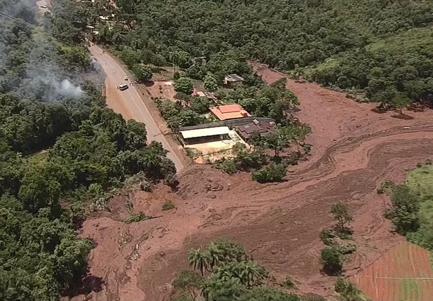 Barragem se rompe em Minas Gerais