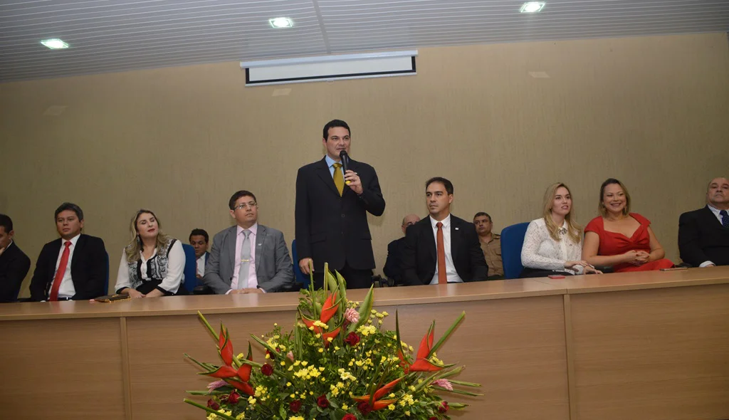 Celso Barros Coelho declara empossada diretoria da OAB de Picos