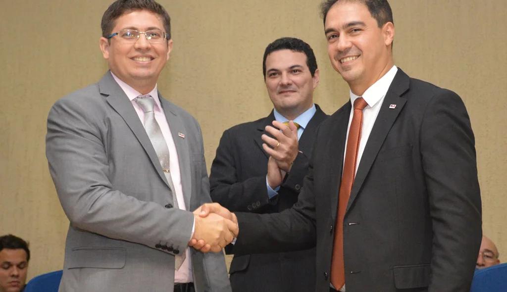 Ex-presidente da OAB de Picos cumprimenta sucessor