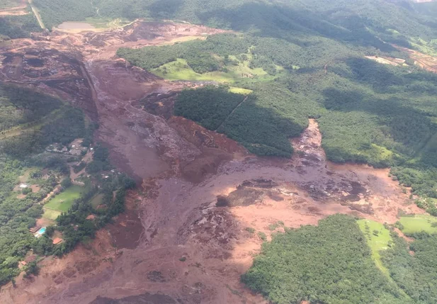 Imagem do rompimento da barragem em Brumadinho