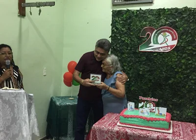 João Mádison é homenageado durante aniversário de clínica na zona sul